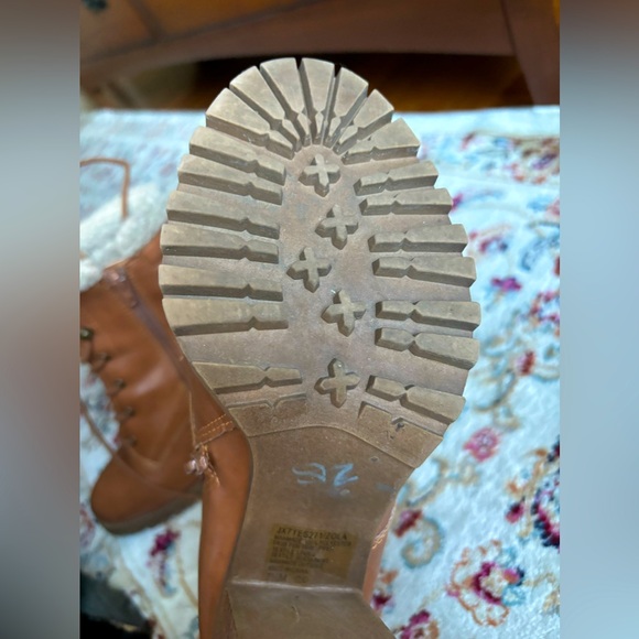 cute lace up faux fur trimmed Jellypop boots. Light brown/dark tan in color - Picture 12 of 15